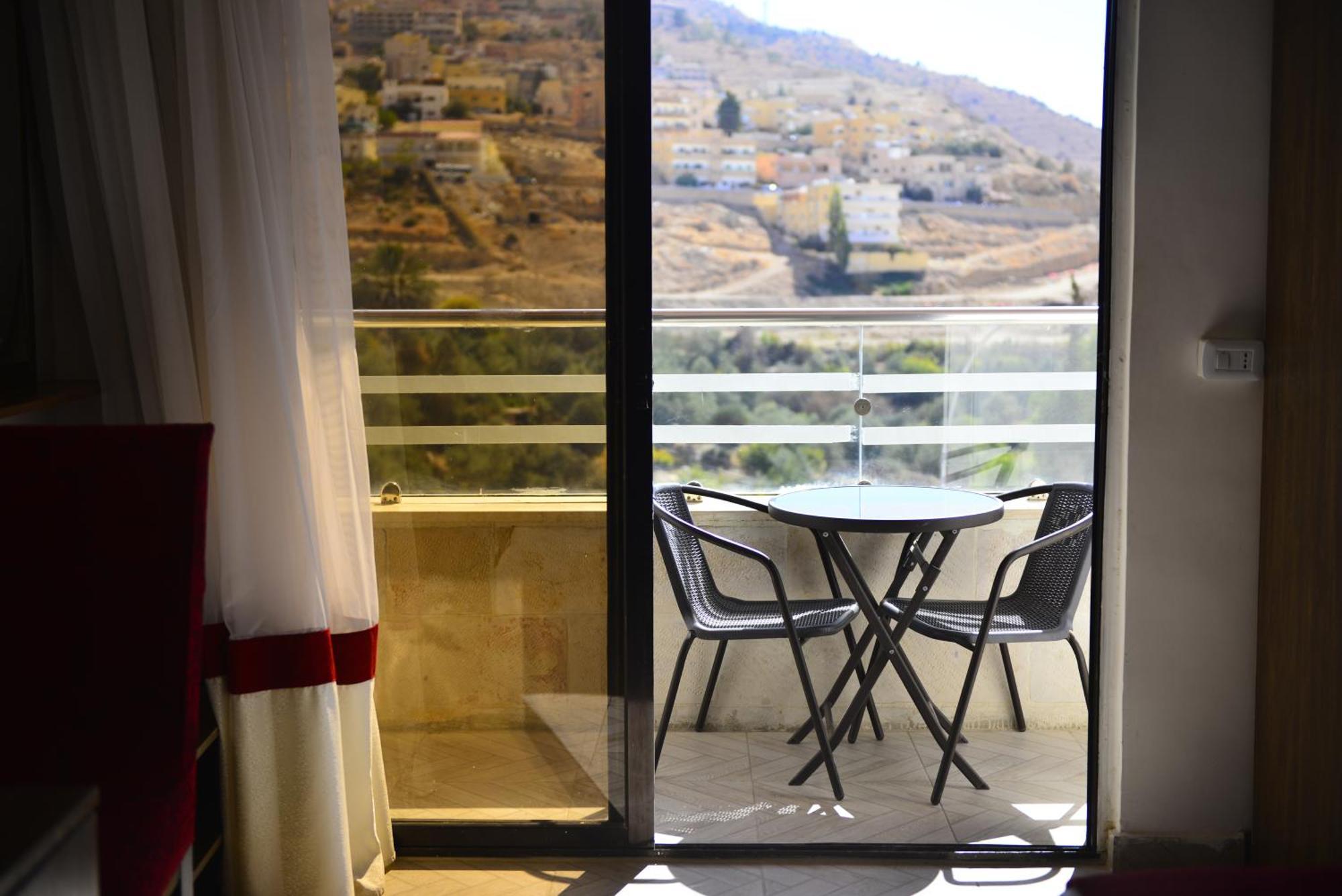 Hotel Corner 3*