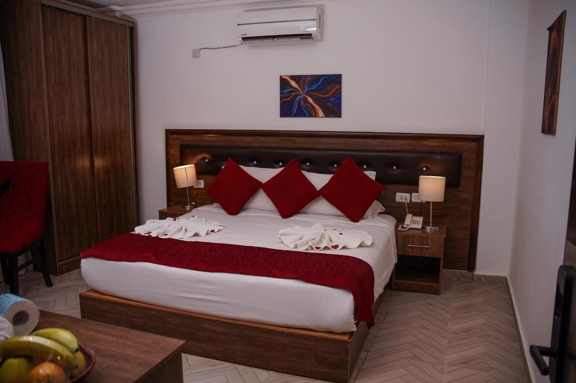 Corner Hotel 3*