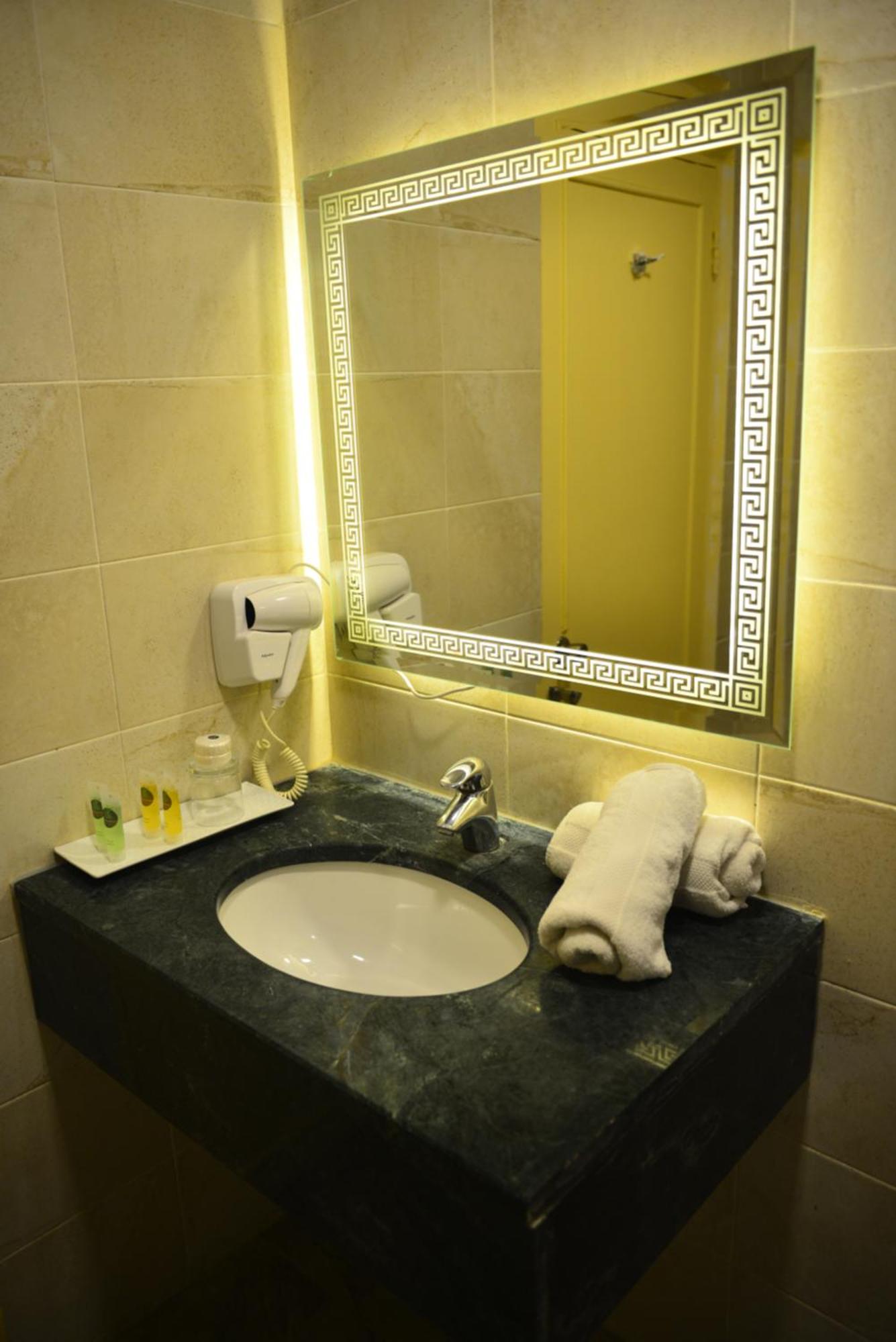 Corner Hotel 3*