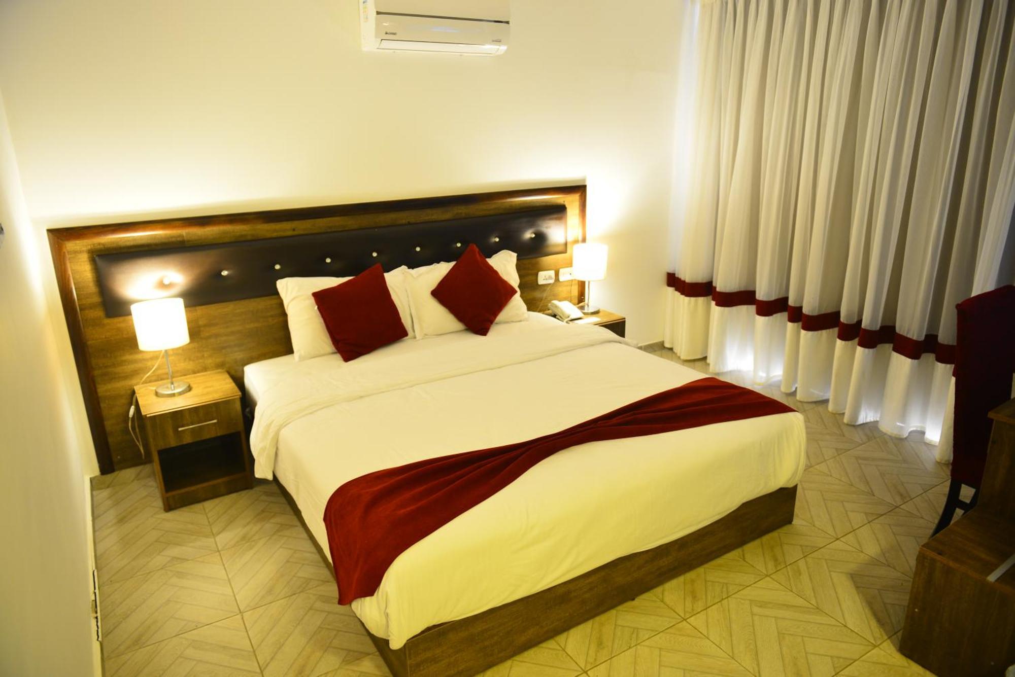 Hotel Corner 3*