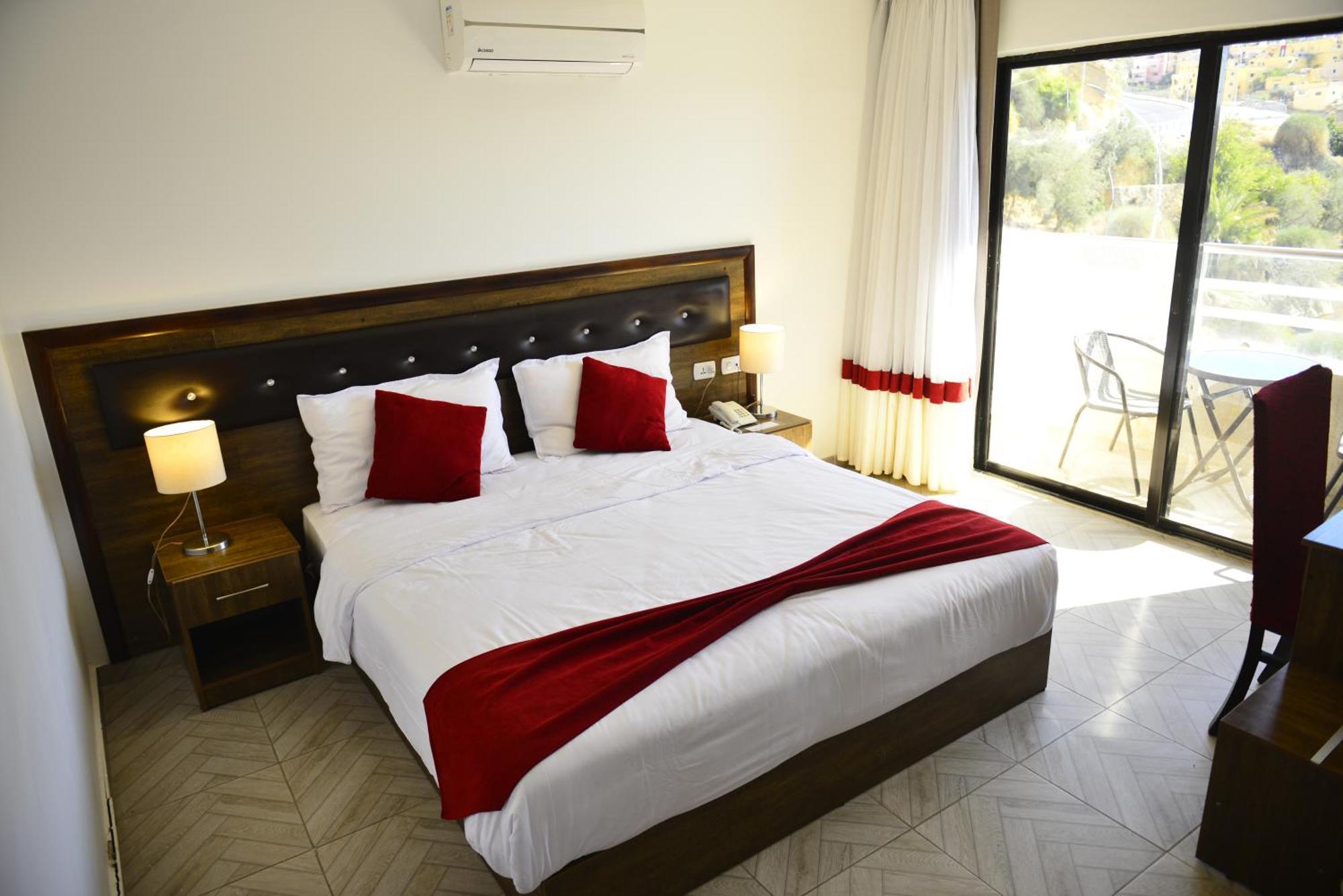 Hotel Corner